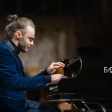 La Orquesta Sinfónica de Castilla y León dirigida por Vasily Petrenko ofrece esta semana un programa de repertorio inglés, con obras de B. Britten, E. Elgar, junto al Concierto para piano y orquesta nº 3 de S. Prokófiev