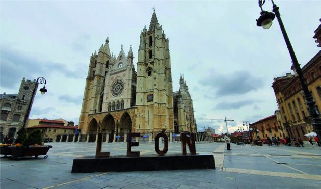León