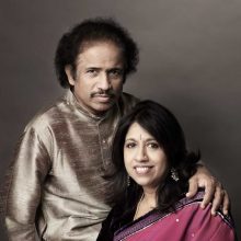 Dr. L. Subramaniam, violín Kavita Krishnamurti Subramaniam, canto